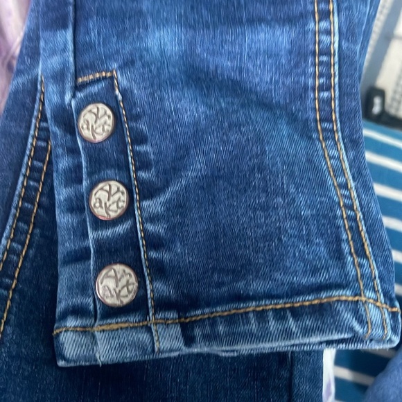 Artka - unique blue jeans - low rise - lots of buttons - embroidery- size 25 - Picture 5 of 8